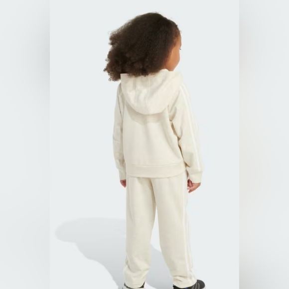 Adidas girl set size 6 - Picture 3 of 3